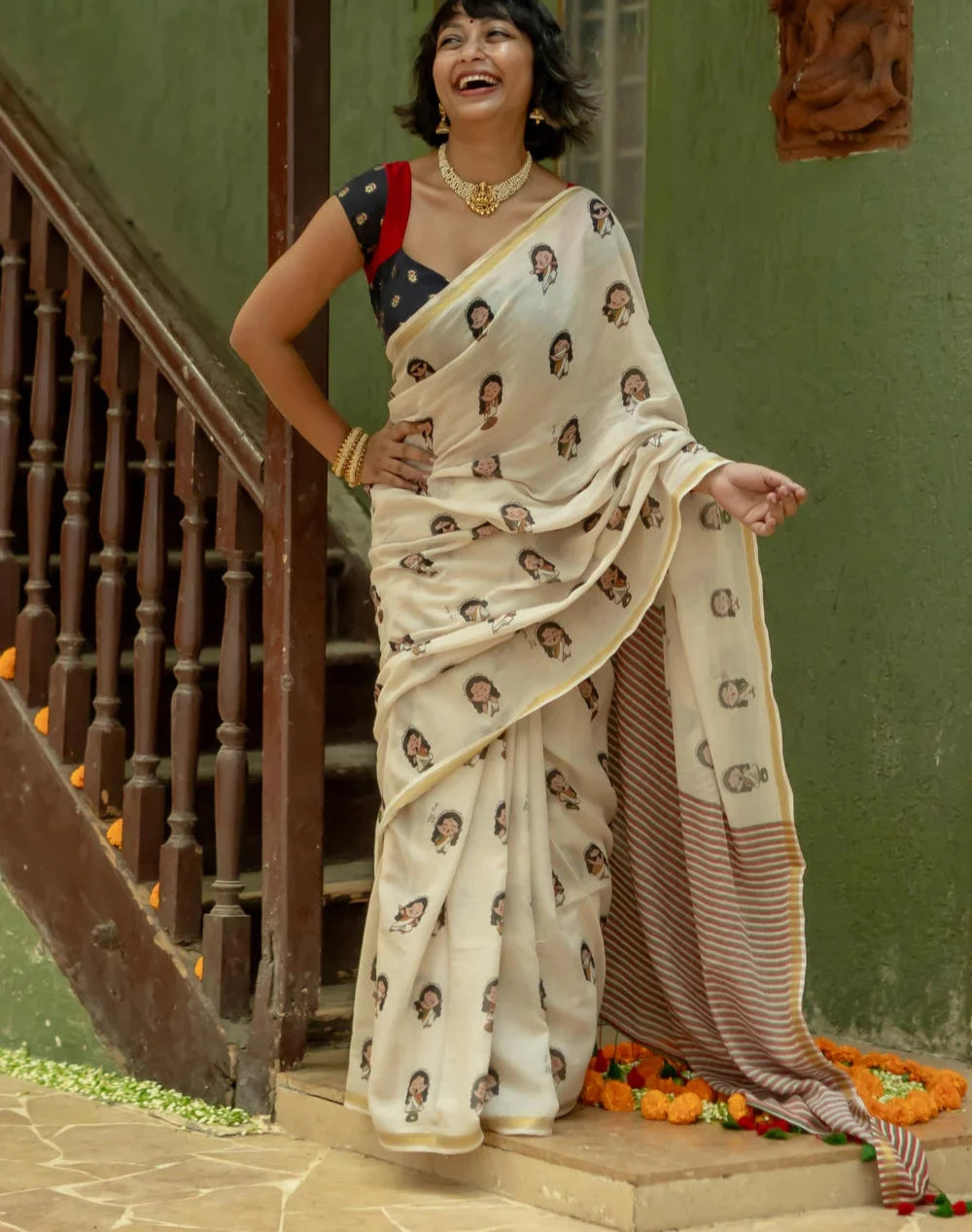 Off White Cotton Viscose Printed Traditional Saree With Tassels