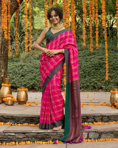 Acrylic Cotton Zari Saree In Pink