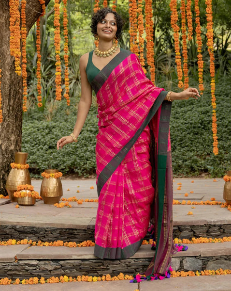 Acrylic Cotton Zari Saree In Pink