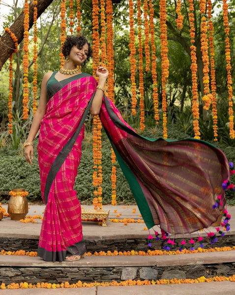 Acrylic Cotton Zari Saree In Pink