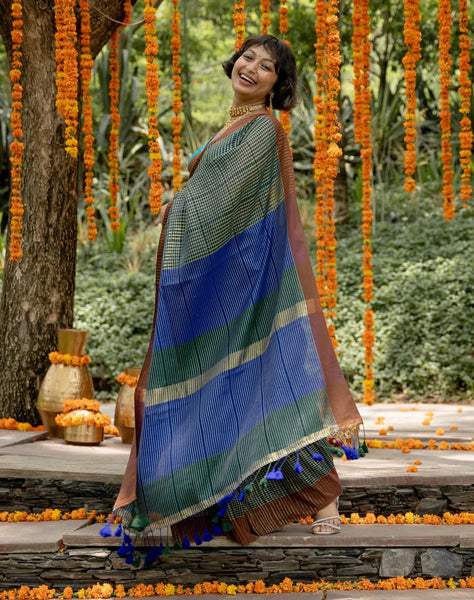 Green Cotton Acrylic Saree With Running Zari