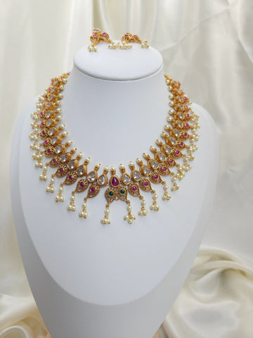 Goldplated Necklace set with Green and Red Stonework