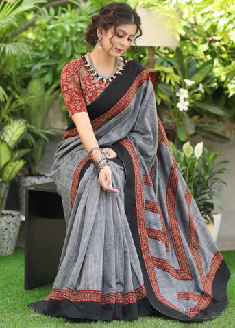 SLATE GREY COTTON SAREE WITH BEAUTIFUL AJRAKH LINES IN THE PALLU HIGHLIGHTED WITH BLACK BORDER