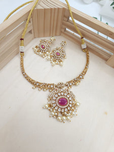 Aarvi goldplated contemporary hasli Necklace set