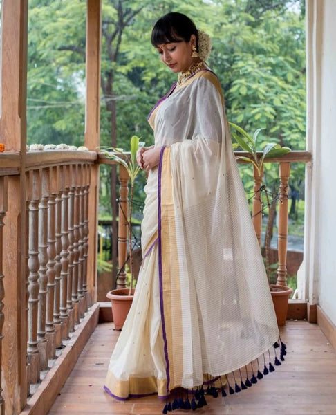 Soft And Lightweight Off-white Mul Cotton Saree