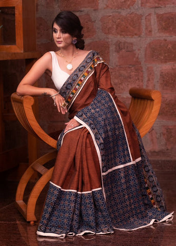 RUST HANDLOOM COTTON AND AJRAKH COMBINATION SAREE WITH KUTCHI MIRRORWORK BORDER